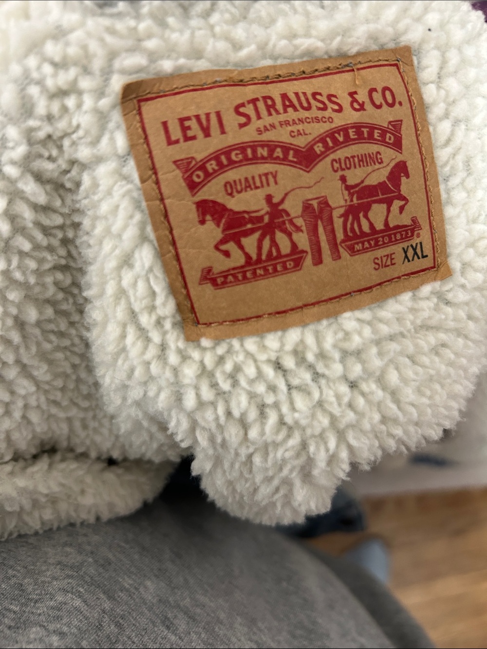 Levi’s Sherpa Denim Trucker Jacket - Picture 3 of 4